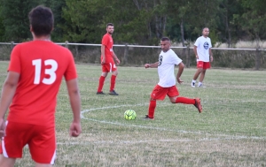 Beaux : deux générations de footballeurs se retrouvent autour du ballon rond