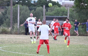 Beaux : deux générations de footballeurs se retrouvent autour du ballon rond