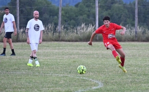 Beaux : deux générations de footballeurs se retrouvent autour du ballon rond