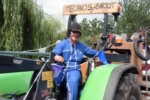 Saint-Romain-Lachalm : un défilé des classes en 0 plein de vie (photos + vidéo)