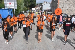 Saint-Romain-Lachalm : un défilé des classes en 0 plein de vie (photos + vidéo)