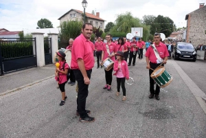 Saint-Romain-Lachalm : un défilé des classes en 0 plein de vie (photos + vidéo)