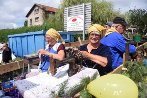 Saint-Romain-Lachalm : un défilé des classes en 0 plein de vie (photos + vidéo)