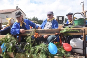 Saint-Romain-Lachalm : un défilé des classes en 0 plein de vie (photos + vidéo)