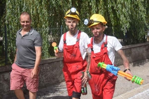 Saint-Romain-Lachalm : un défilé des classes en 0 plein de vie (photos + vidéo)