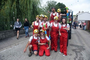 Saint-Romain-Lachalm : un défilé des classes en 0 plein de vie (photos + vidéo)