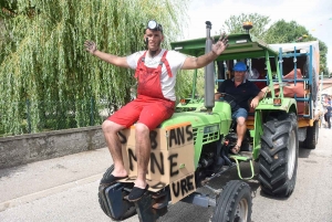 Saint-Romain-Lachalm : un défilé des classes en 0 plein de vie (photos + vidéo)