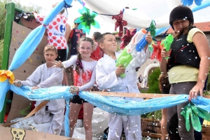 Saint-Romain-Lachalm : un défilé des classes en 0 plein de vie (photos + vidéo)