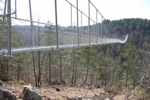 La passerelle himalayenne des gorges du Lignon devrait ouvrir pour les vacances de Pâques