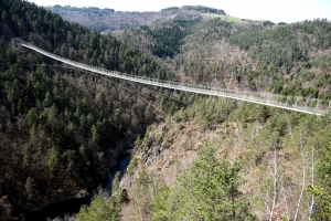 La passerelle himalayenne des gorges du Lignon devrait ouvrir pour les vacances de Pâques