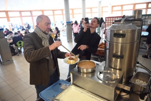 Yssingeaux : 1800 repas servis au déjeuner pour le repas d&#039;Yssi, un menu 100 % local