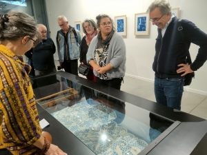 Retournac : au musée des dentelles, une exposition formida...bleue