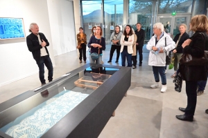 Retournac : au musée des dentelles, une exposition formida...bleue