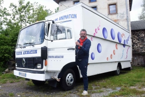 Il achète un camion podium pour des animations culinaires et musicales