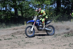 Les pilotes mordent la poussière au motocross de Lapte