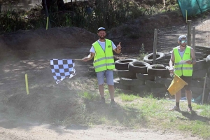 Les pilotes mordent la poussière au motocross de Lapte