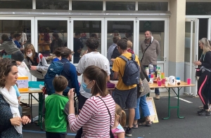 Sainte-Sigolène : une centaine de participants à la première marche pour l&#039;école publique