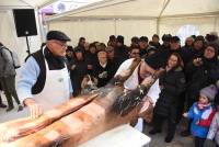 Yssingeaux : une horde de spectateurs pour la tuaille du cochon (vidéo)