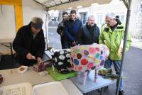 Yssingeaux : une horde de spectateurs pour la tuaille du cochon (vidéo)