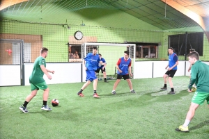 Un terrain de soccer indoor créé... à Riotord