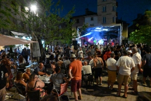 Fête de la musique à Yssingeaux : deux places, deux ambiances