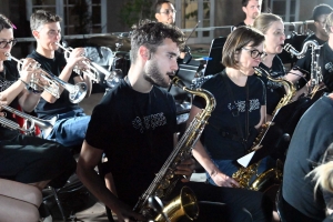 Fête de la musique à Yssingeaux : deux places, deux ambiances