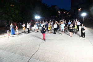 Fête de la musique à Yssingeaux : deux places, deux ambiances