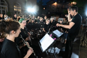 Fête de la musique à Yssingeaux : deux places, deux ambiances