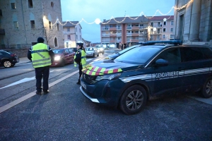 Les gendarmes en force sur le bord des routes et dans les commerces sur la compagnie d&#039;Yssingeaux