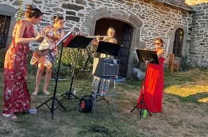 Saint-Julien-du-Pinet : un concert de flûtes sous le coucher de soleil à Glavenas