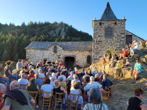 Saint-Julien-du-Pinet : un concert de flûtes sous le coucher de soleil à Glavenas