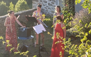 Saint-Julien-du-Pinet : un concert de flûtes sous le coucher de soleil à Glavenas