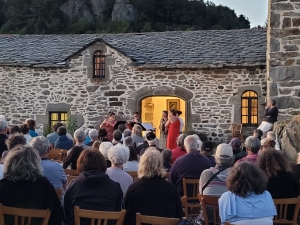 Saint-Julien-du-Pinet : un concert de flûtes sous le coucher de soleil à Glavenas