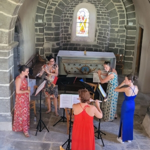 Saint-Julien-du-Pinet : un concert de flûtes sous le coucher de soleil à Glavenas