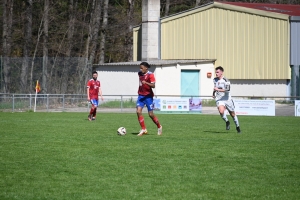 Foot, D1 : Dunières accroche le match nul grâce à un but... de son gardien