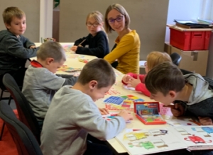 Yssingeaux : 40 enfants expriment leurs émotions à travers des jeux et des lectures