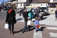 Le Mazet-Saint-Voy : le défilé des écoliers sur le thème du tri des déchets