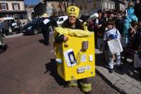 Le Mazet-Saint-Voy : le défilé des écoliers sur le thème du tri des déchets