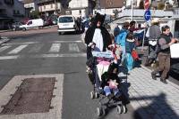 Le Mazet-Saint-Voy : le défilé des écoliers sur le thème du tri des déchets