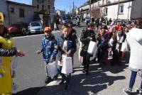 Le Mazet-Saint-Voy : le défilé des écoliers sur le thème du tri des déchets