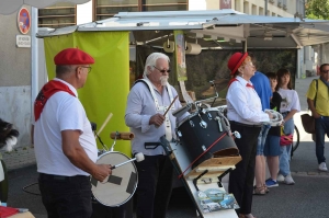 Des notes, des chalands et du soleil sur la braderie de Monistrol