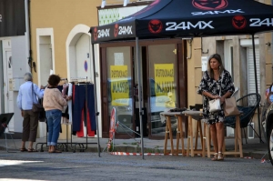 Des notes, des chalands et du soleil sur la braderie de Monistrol