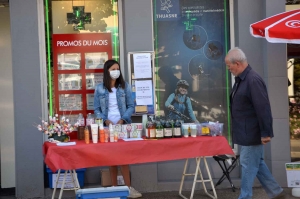 Des notes, des chalands et du soleil sur la braderie de Monistrol