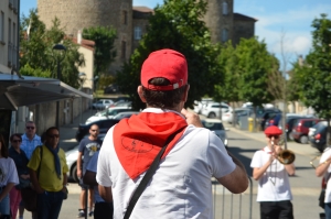 Des notes, des chalands et du soleil sur la braderie de Monistrol