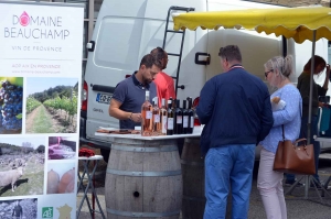 Du vin et des vignerons dans les rues paisibles de Beauzac