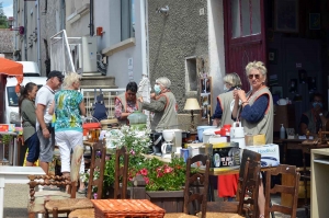 Du vin et des vignerons dans les rues paisibles de Beauzac