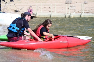 Au barrage de Lavalette, les sports de pagaie et de voile testés