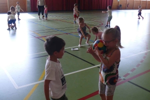 Grazac : première séance de baby hand en petite section à l&#039;école