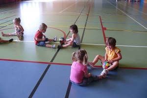 Grazac : première séance de baby hand en petite section à l&#039;école