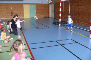 Grazac : première séance de baby hand en petite section à l&#039;école